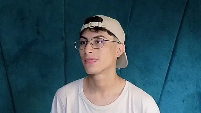 Snapshot of Aaron_Eze chatting on November 2025 07:56:02 PM Aaron Eze online show from November 2025 07:56:02 PM