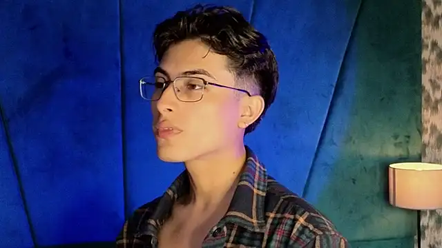 Snapshot of Aaron_Eze chatting on November 2025 09:11:01 PM Aaron Eze online show from November 2025 09:11:01 PM