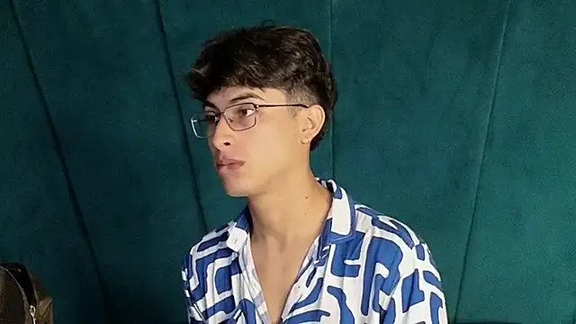 Snapshot of Aaron_Eze chatting on November 2025 09:03:01 PM Aaron Eze online show from November 2025 09:03:01 PM