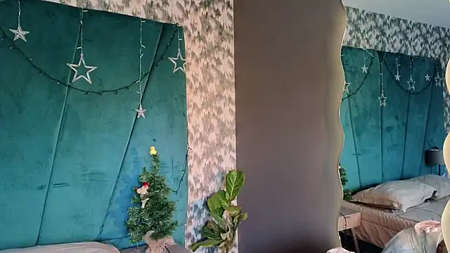 Snapshot of Aaron_Eze chatting on December 2025 08:38:01 PM Aaron Eze online show from December 2025 08:38:01 PM