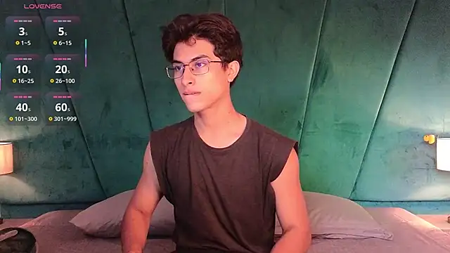 Aaron Eze online show from February 2026 08:34:01 PM