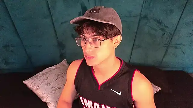 Aaron Eze online show from May 2026 01:08:02 PM