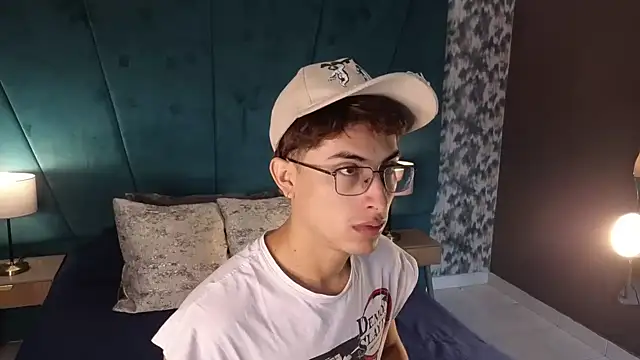 Aaron Eze online show from June 2026 12:47:02 PM