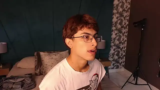 Aaron Eze online show from July 2026 12:33:02 PM