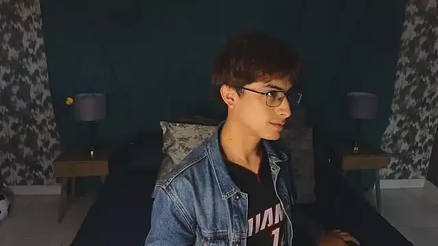 Aaron Eze online show from August 2026 01:03:01 PM