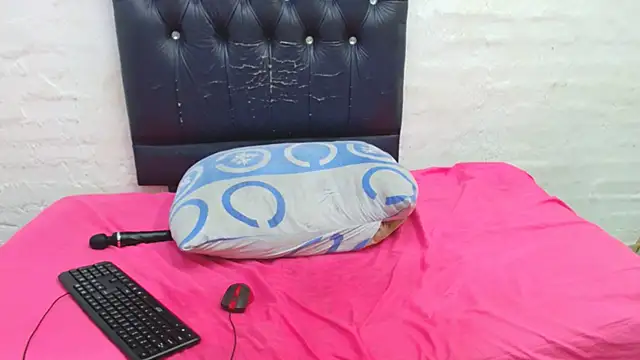 Snapshot of DaisyGirlxx chatting on November 2025 09:20:01 PM DaisyGirlxx online show from November 2025 09:20:01 PM