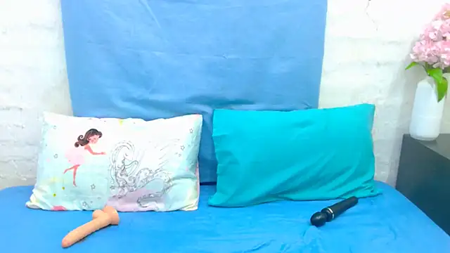 Snapshot of DaisyGirlxx chatting on February 2026 06:35:01 AM DaisyGirlxx online show from February 2026 06:35:01 AM