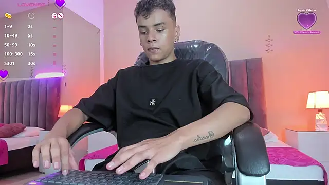 Xavier Fox    online show from February 2026 08:32:02 PM