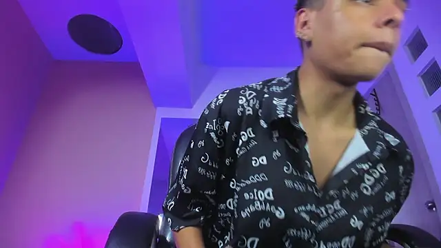 Xavier Fox    online show from March 2026 03:57:02 AM