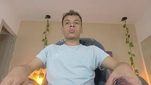 Xavier Fox    online show from March 2026 08:15:01 PM