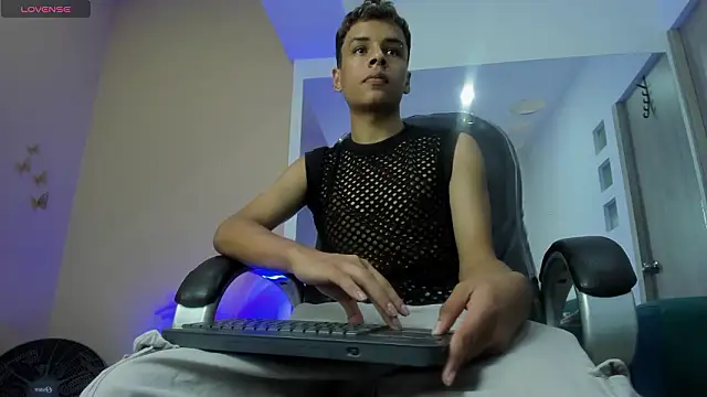 Xavier Fox    online show from March 2026 07:53:01 PM