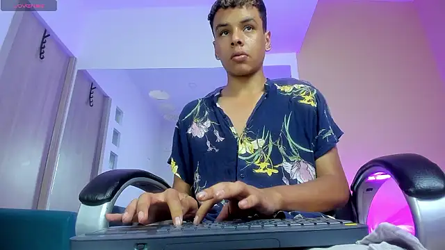 Xavier Fox    online show from March 2026 08:15:02 PM