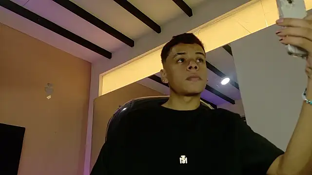 Xavier Fox    online show from March 2026 08:01:01 PM