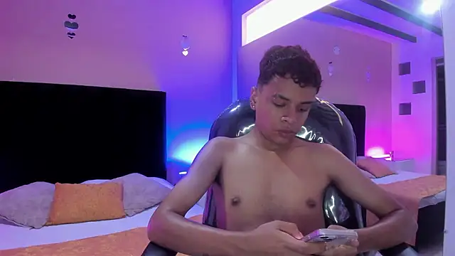 Xavier Fox    online show from March 2026 08:25:02 PM