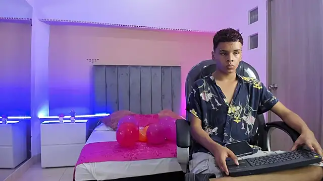 Xavier Fox    online show from March 2026 08:03:01 PM