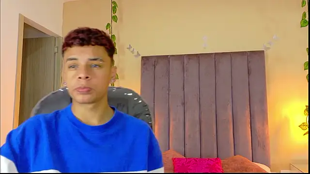 Xavier Fox    online show from March 2026 07:35:01 PM