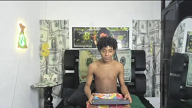 Snapshot of Latin_Femboy13 chatting on October 2025 09:48:01 PM Latin Femboy13 online show from October 2025 09:48:01 PM