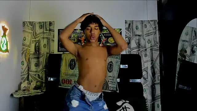 Snapshot of Latin_Femboy13 chatting on October 2025 07:30:02 PM Latin Femboy13 online show from October 2025 07:30:02 PM