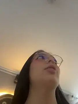 michelle cutee  online show from June 2026 07:40:01 PM