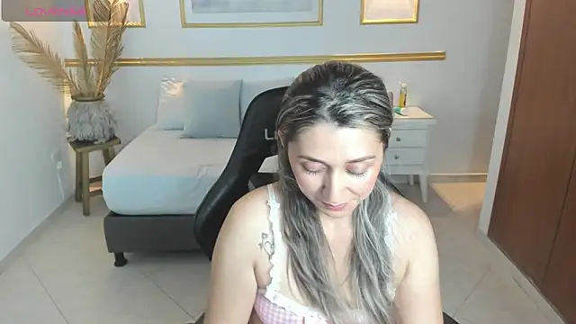 karlyy  online show from November 2025 07:18:02 PM