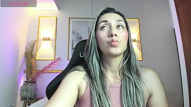 karlyy  online show from December 2025 07:20:02 PM