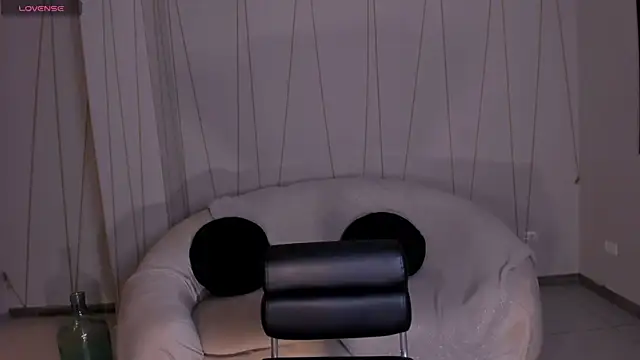 Snapshot of AnnieMonroe1 chatting on November 2025 11:43:01 AM AnnieMonroe1 online show from November 2025 11:43:01 AM