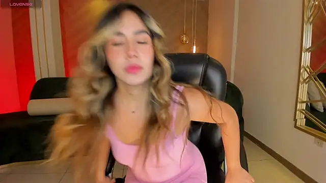 Snapshot of AnnieMonroe1 chatting on November 2025 07:18:02 PM AnnieMonroe1 online show from November 2025 07:18:02 PM