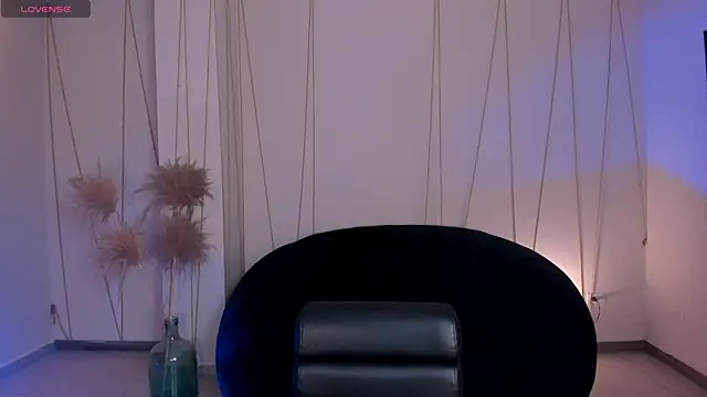 Snapshot of AnnieMonroe1 chatting on December 2025 01:05:02 PM AnnieMonroe1 online show from December 2025 01:05:02 PM