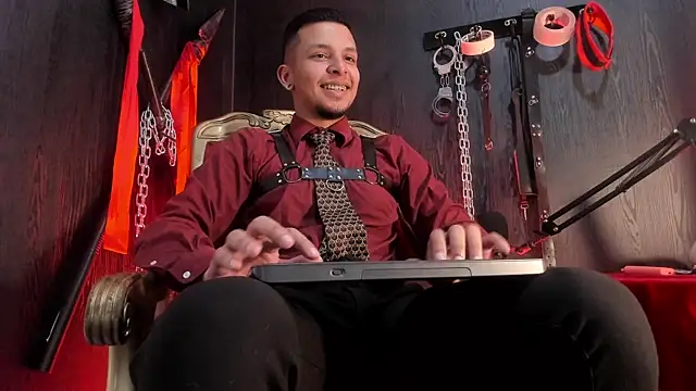 Snapshot of Master_Connor_BDSM chatting on November 2025 10:19:01 PM Master Connor BDSM online show from November 2025 10:19:01 PM