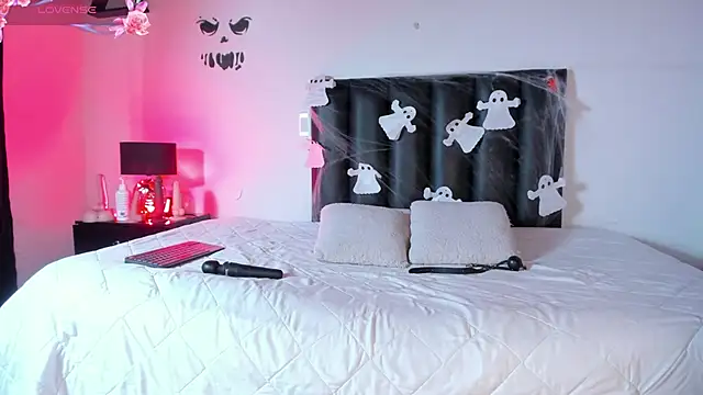 Snapshot of MelanieKimm chatting on October 2025 05:34:02 PM MelanieKimm online show from October 2025 05:34:02 PM