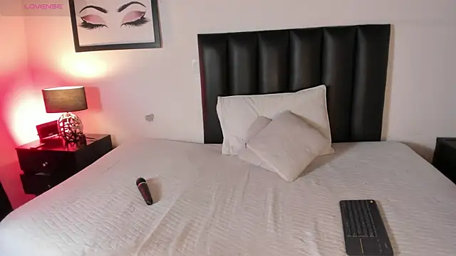 Snapshot of MelanieKimm chatting on December 2025 06:50:01 PM MelanieKimm online show from December 2025 06:50:01 PM