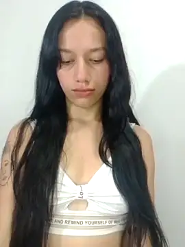 Snapshot of AdelaidaManson18 chatting on December 2025 04:18:02 AM AdelaidaManson18 online show from December 2025 04:18:02 AM