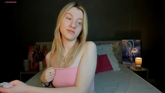 Snapshot of LinaRayy chatting on October 2025 09:32:02 AM LinaRayy online show from October 2025 09:32:02 AM