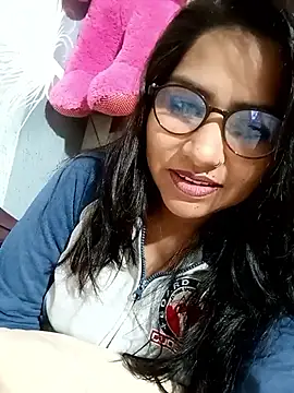 Vanshika1432 online show from December 2025 05:35:01 AM