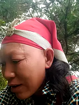 Snapshot of nui-show chatting on October 2025 03:41:02 AM nui-show online show from October 2025 03:41:02 AM