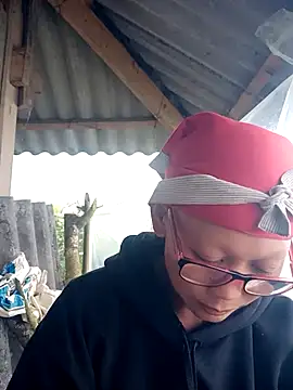 Snapshot of nui-show chatting on November 2025 08:47:02 AM nui-show online show from November 2025 08:47:02 AM