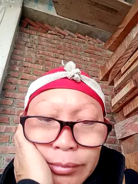 Snapshot of nui-show chatting on November 2025 04:44:02 AM nui-show online show from November 2025 04:44:02 AM