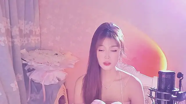 Snapshot of Yiy-520 chatting on October 2025 11:14:02 AM Yiy-520 online show from October 2025 11:14:02 AM