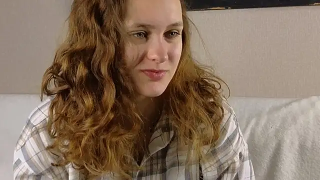 Snapshot of FoxFever chatting on November 2025 06:46:01 AM FoxFever online show from November 2025 06:46:01 AM