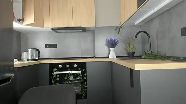 Snapshot of FoxFever chatting on November 2025 06:36:02 AM FoxFever online show from November 2025 06:36:02 AM