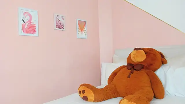 mia canoo online show from November 2025 12:23:02 PM