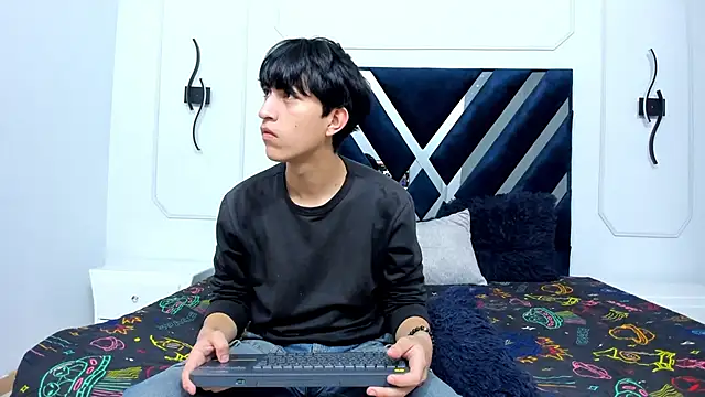 Snapshot of hoot_booys_ chatting on November 2025 08:01:01 PM hoot booys online show from November 2025 08:01:01 PM