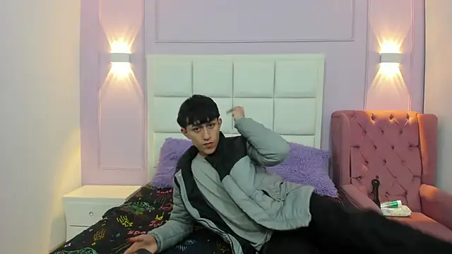 Snapshot of hoot_booys_ chatting on December 2025 09:21:02 PM hoot booys online show from December 2025 09:21:02 PM