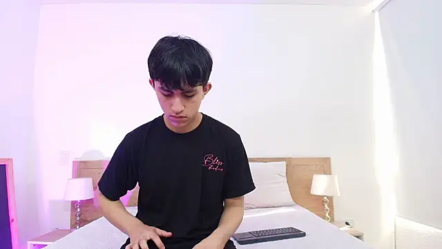 hoot booys  online show from March 2026 08:35:02 PM