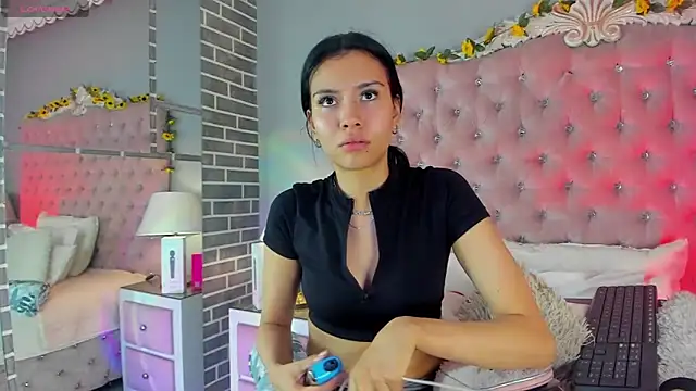 TanyaBello online show from April 2026 10:45:01 PM