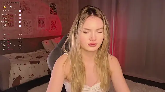 Snapshot of EvelynSin chatting on October 2025 11:10:02 AM EvelynSin online show from October 2025 11:10:02 AM