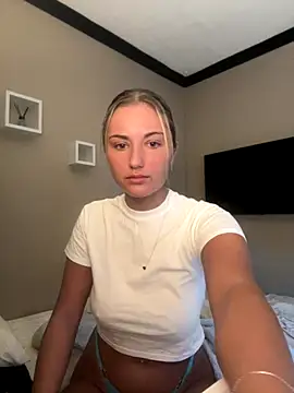 Snapshot of LaceyMilliexoxo chatting on October 2025 09:43:01 AM LaceyMilliexoxo online show from October 2025 09:43:01 AM