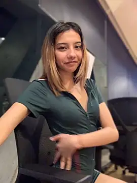 Snapshot of MiaaCute- chatting on December 2025 01:00:01 AM MiaaCute- online show from December 2025 01:00:01 AM