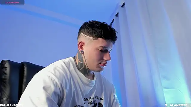 Snapshot of AlanRose01 chatting on November 2025 01:57:02 PM AlanRose01 online show from November 2025 01:57:02 PM