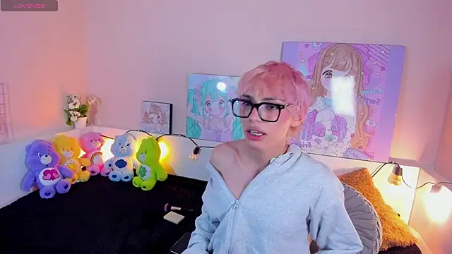 Snapshot of Strawberry_Kitty_ chatting on October 2025 09:37:02 PM Strawberry Kitty online show from October 2025 09:37:02 PM